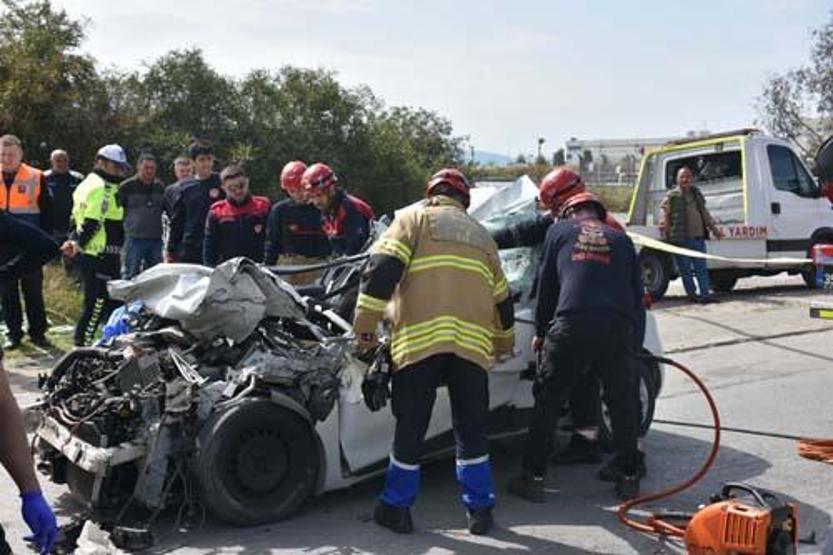 HABER... Feci son: Otomobil kağıt gibi ezildi