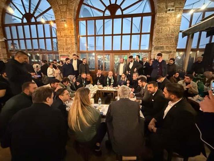Mustafa Varank, sahur programında vatandaşlarla bir araya geldi
