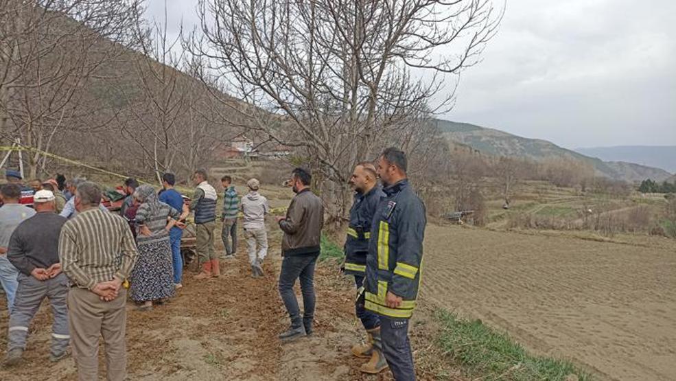 Devrilen traktörün altında kalan sürücüsü öldü