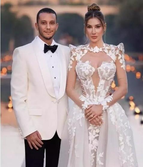 Şeyma Subaşına takipçilerinden darbe