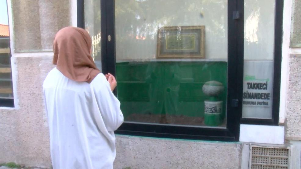 Osmanlı Dönemi tasavvuf aliminin türbesi, 5 katlı binanın altında