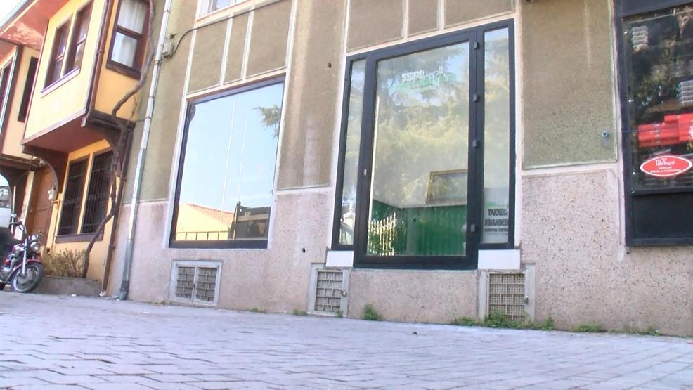 Osmanlı Dönemi tasavvuf aliminin türbesi, 5 katlı binanın altında