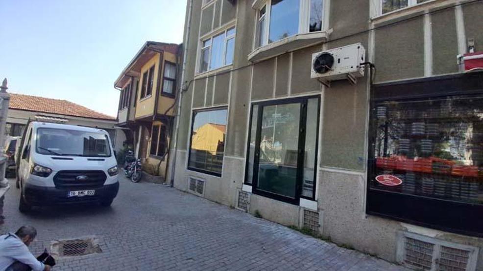 Osmanlı Dönemi tasavvuf aliminin türbesi, 5 katlı binanın altında