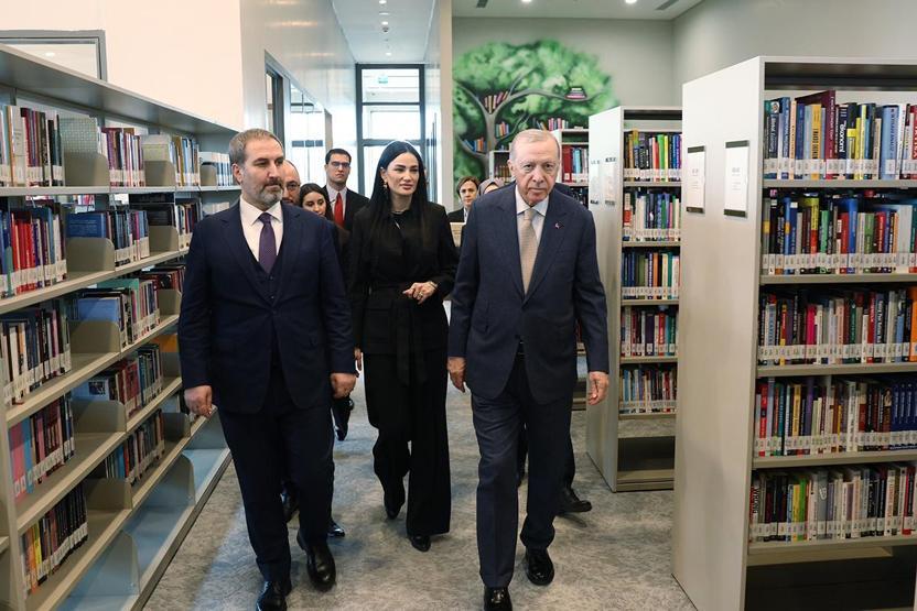 Cumhurbaşkanı Erdoğan, AK Kütüphaneyi ziyaret etti