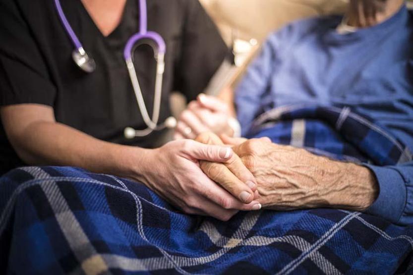 Tüm vücudu etkileyen sessiz tehdit: Parkinson Parkinson nedir ve belirtileri nelerdir