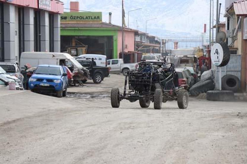 Her gün ilmek ilmek işledi 50 yaşındaki motor ustası yeteneğini konuşturdu Off Roadun tozunu attırıyor...