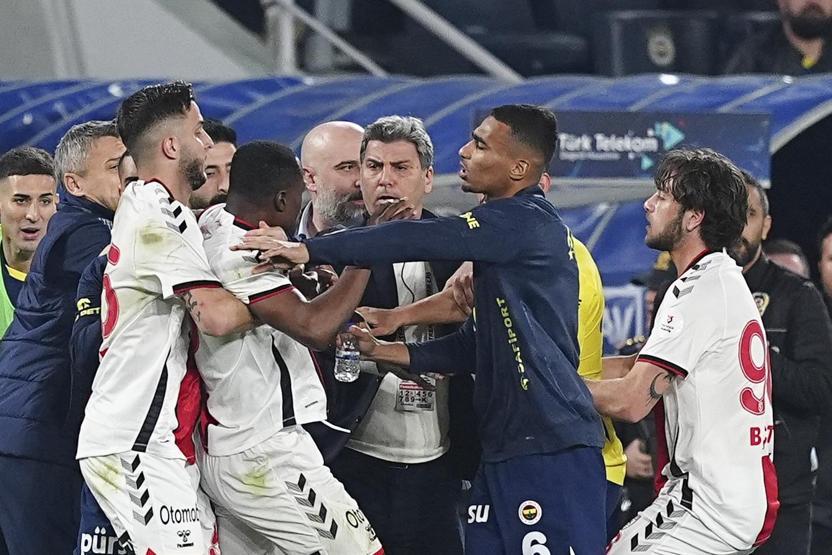 Fenerbahçeden, Galatasaraya şok tepki TFFye başvurmuşlardı...