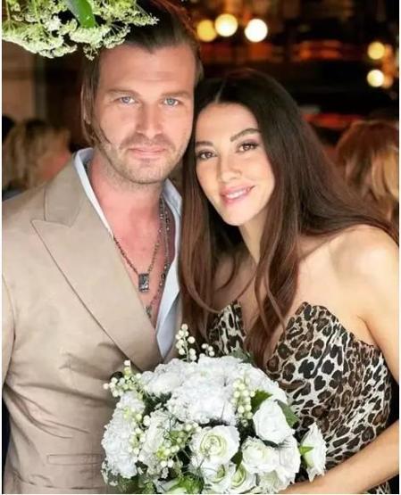 Kıvanç Tatlıtuğun mavi gömlekli paylaşımına beğeni yağdı
