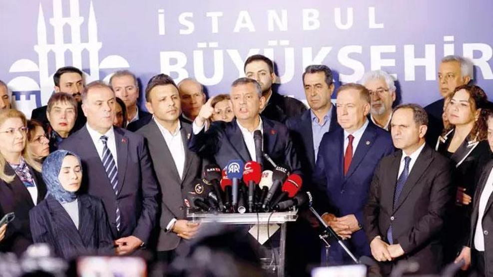 3 SORU 3 CEVAP: Olan bitenin AK Partiye yaradığından emin miyiz CHP ne yapacak 3 yıl uzun bir süre değil mi