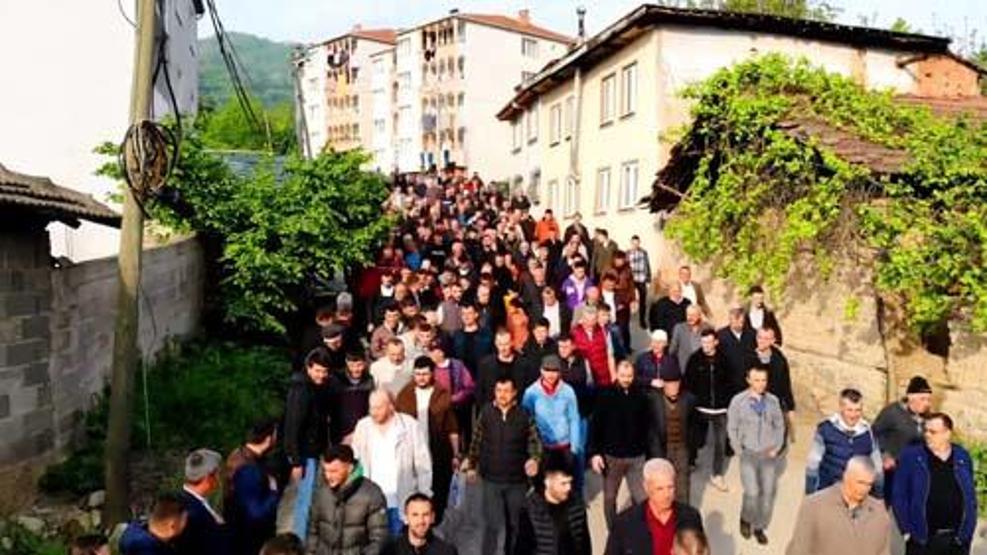 Gelenek bozulmadı: 1 kilometrelik bayramlaşma kuyruğu
