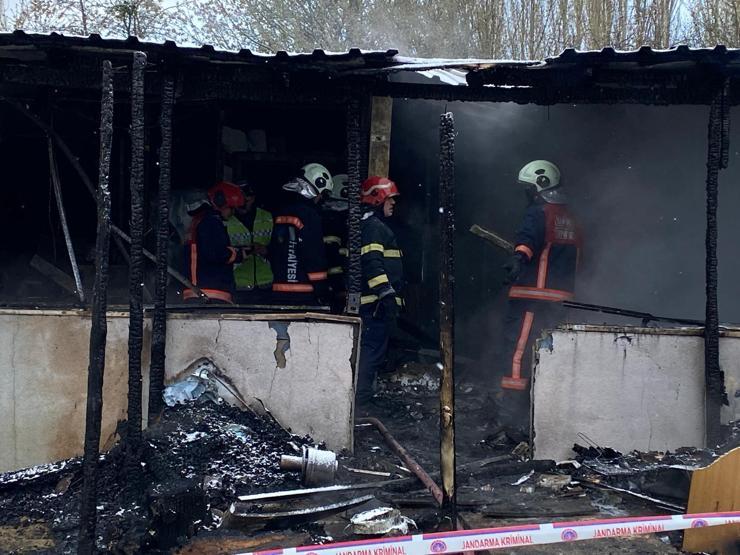 Sakarya'da kahreden haber! Birisi 3 di�eri 4 ya��ndayd�... Yang�nda can verdiler