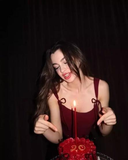 Su Burcu Yazgı Coşkun 20 yaşında Pozlarına beğeni yağdı