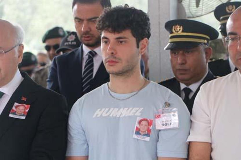 Şehide veda Gözyaşlarıyla toprağa verildi