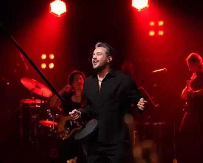 Emre Altuğ ilişkisini ilan etti: Yaz geldi yakalanırız