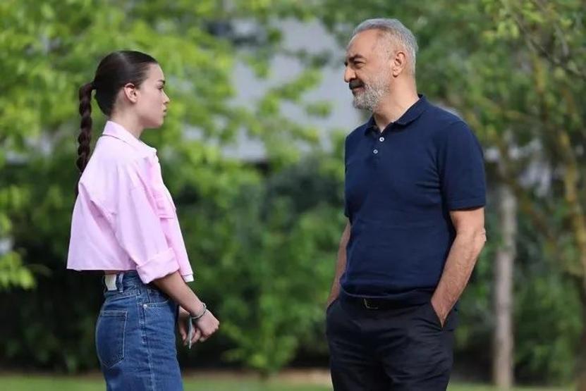 İnci Tanelerinin Ayçası Ülkü Hilal Çiftçinin kardeşine bakın MEĞER YILLAR ÖNCE KIVANÇ TATLITUĞ İLE AYNI DİZİDE OYNAMIŞ