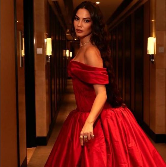 ABLALIK DEMET’E ÇOK YAKIŞTI Baş belası Afra, sabır taşı Nisan