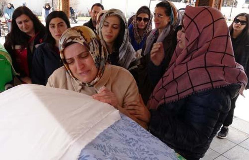 Kan donduran cinayet 24 yaşındaki Hatice toprağa verildi: Anneden yürek yakan feryat