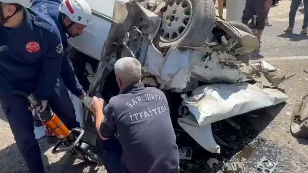 Şanlıurfa’da Feci Kaza: 2 Otomobil Kafa Kafaya Çarpıştı, Aynı Aileden 3 Ölü