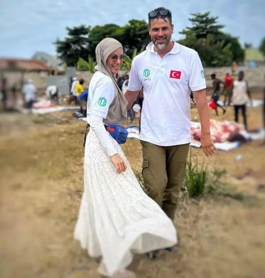Gamze Özçelik - Reshad Strik çifti Pariste Eşinin çektiği fotoğrafı sevenlerinin beğenisine sundu