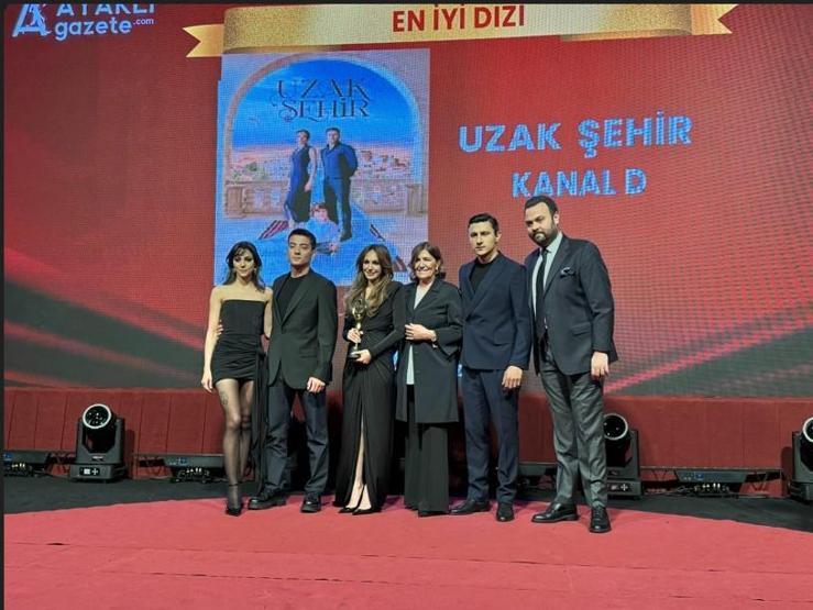 UZAK ŞEHİR’E ÖDÜL YAĞMURU EN İYİ DİZİ ‘UZAK ŞEHİR’
