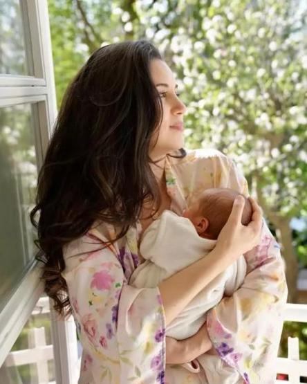 Karsu anne oldu Bebeğine verdiği ismi de açıkladı