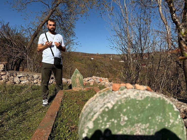 200 Yıllık Gelenek Türbenin Toprağını Yiyerek Dua Ediyor, Şifa Arıyorlar...
