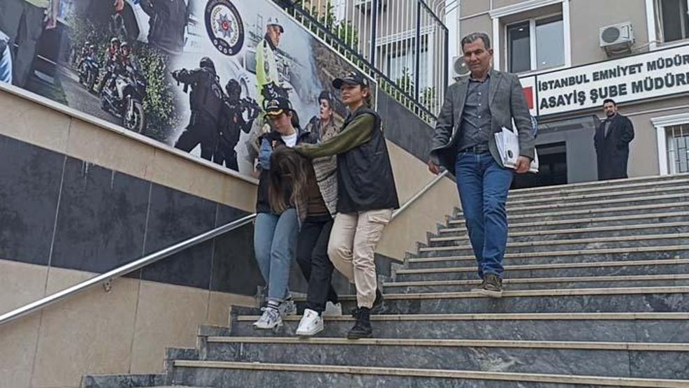 Son Dakika... İstanbulda Kan Donduran Gece: Arkadaşı Elif Kıravı 15 Bıçak Darbesiyle Öldüren Oyuncu Sevil Akdağ “Hatırlamıyorum” Dedi