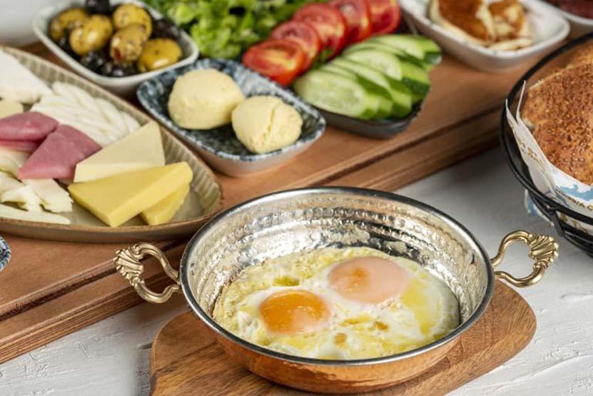 Kahvaltı edelim mi, atlayalım mı Kahvaltı yerine tüketilen içecekler, protein barlar ne kadar sağlıklı Dilara Koçak yazdı
