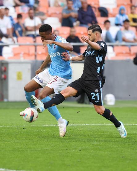 Simon Banza, Trabzonsporun gol yükünü sırtlıyor