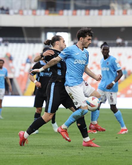 Trabzonspor, Adanada 3 puanı tek golle aldı Yerel basın manşetleri dikkat çekti...