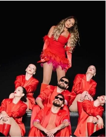 Eski halinden vazgeçemedi Hadise tamamen sarı saça geri döndü