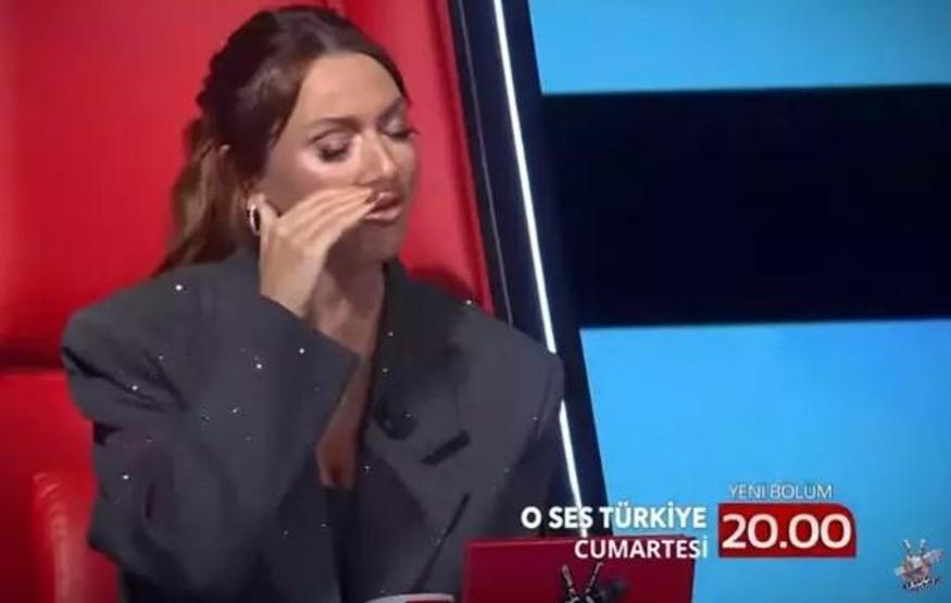 O Ses Türkiyede duygusal anlar Hadise gözyaşlarına hakim olamadı