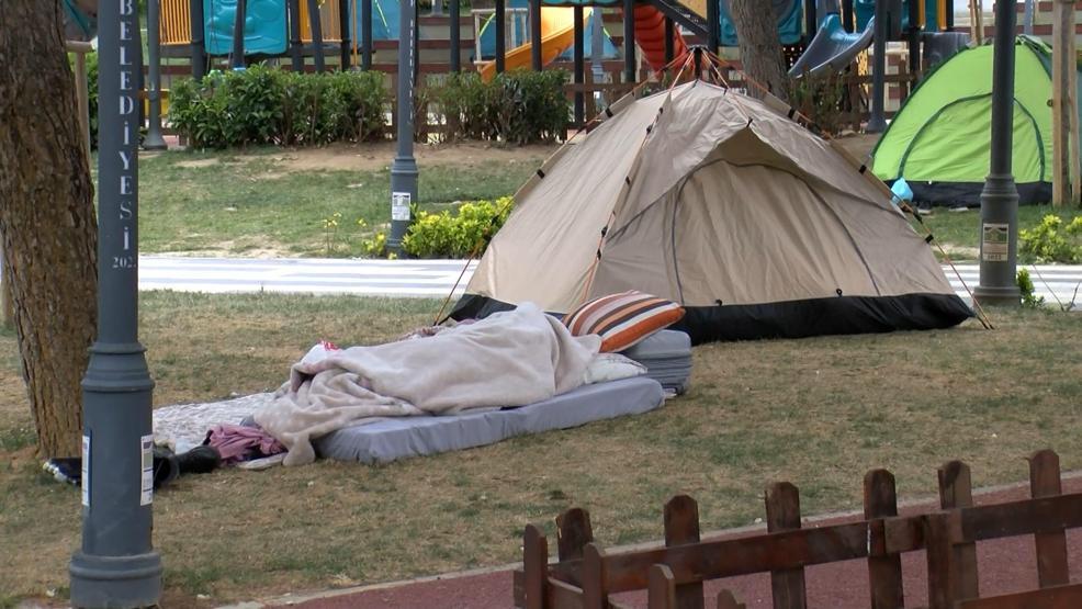 İstanbulda bazı vatandaşlar parklarda sabahladı