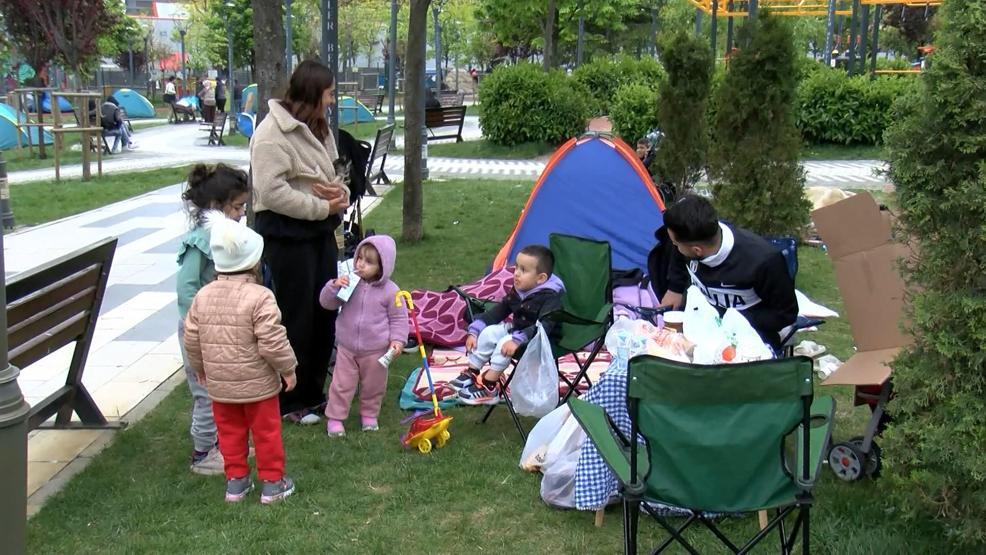 İstanbulda bazı vatandaşlar parklarda sabahladı