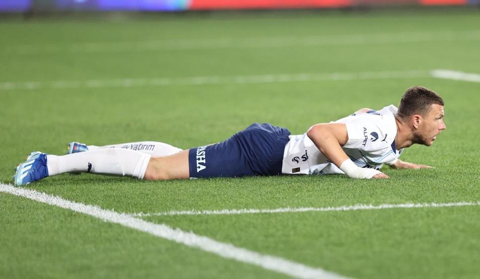 Fenerbahçe Kaptanı Edin Dzekodan ofsayt tepkisi: Garip çizildi