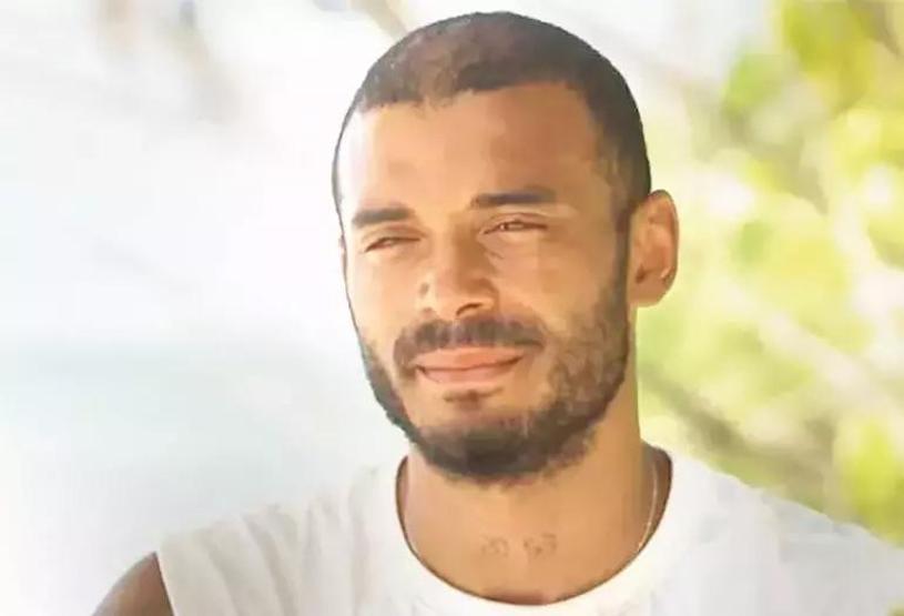 Survivordan elenen Efecan Dianzenza: Babamla 27 yıl sonra telefonda tanıştım