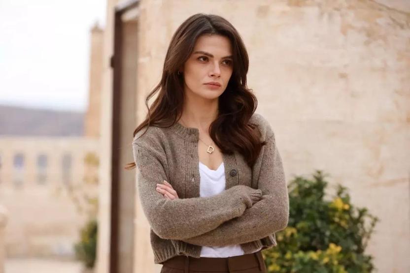 SIRRINI AÇIKLADI Uzak Şehirin Alyası Sinem Ünsal formunu bakın neye borçlu...