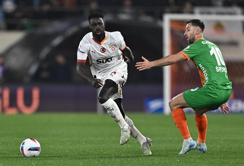 Galatasaray, transfer teklifleri alan Davinson Sanchezin bonservisini belirledi