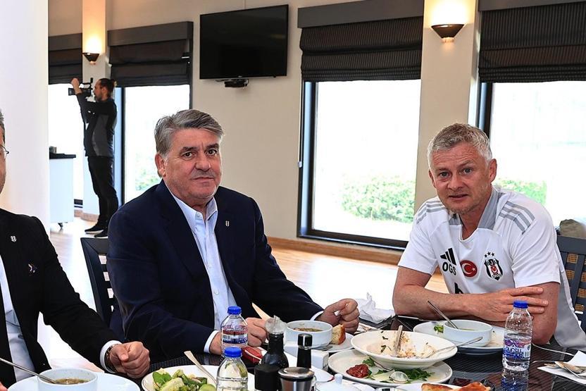 Beşiktaş’ta futbol takımına Fenerbahçe derbisi öncesi başkan morali