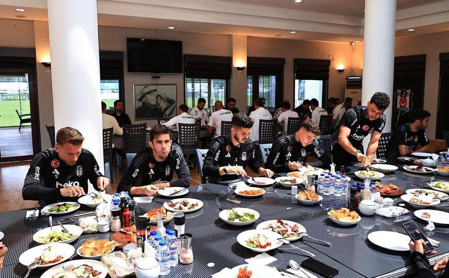 Beşiktaş’ta futbol takımına Fenerbahçe derbisi öncesi başkan morali