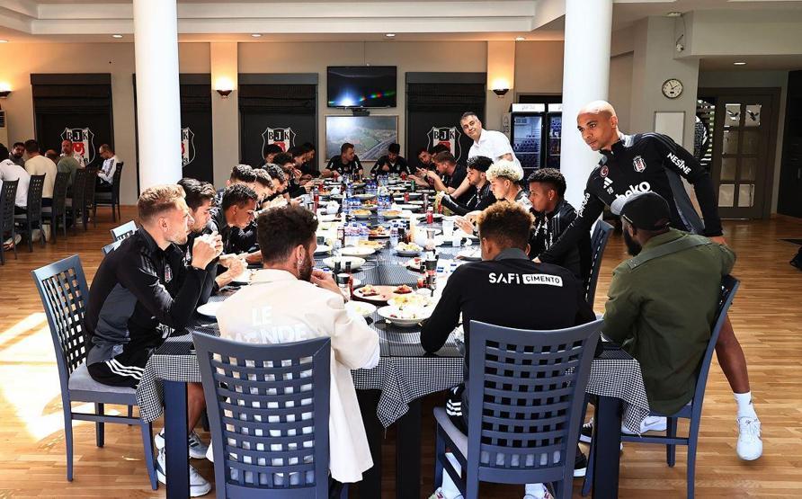 Beşiktaş’ta futbol takımına Fenerbahçe derbisi öncesi başkan morali