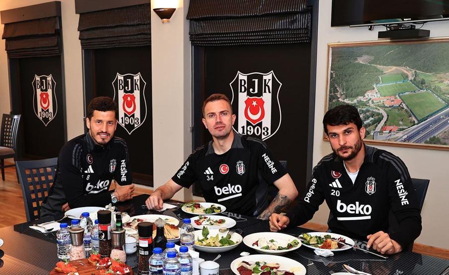 Beşiktaş’ta futbol takımına Fenerbahçe derbisi öncesi başkan morali