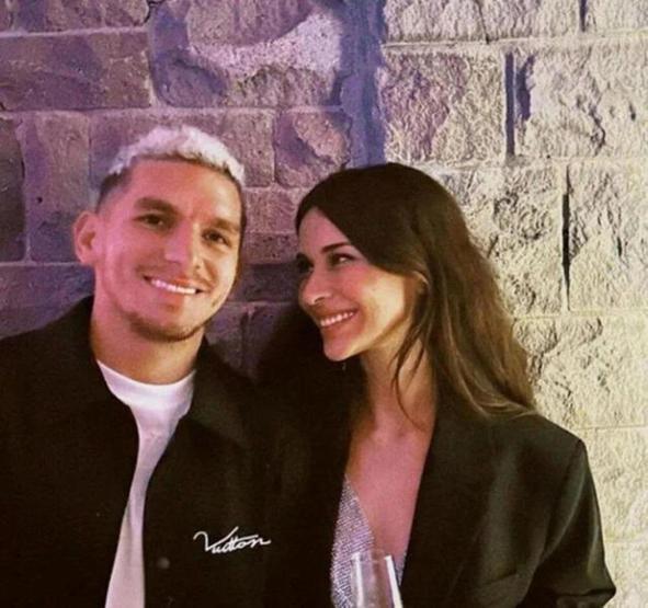 Devrim Özkan ile ayrılmıştı Galatasarayın yıldızı Torreira, yeni sevgilisi ile görüntülendi