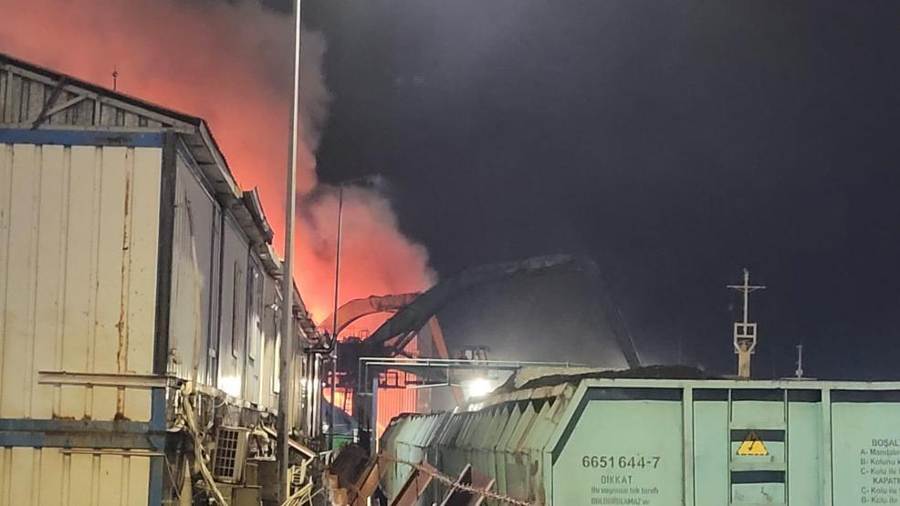 Zonguldakta limanda yangın Sahadaki vinç kullanılamaz hale geldi