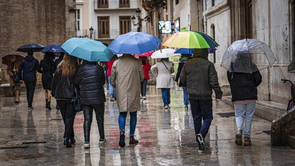 DİKKAT Meteoroloji bu bölgeleri işaret etti Kuvvetli sağanak, fırtına, toz taşınımı...