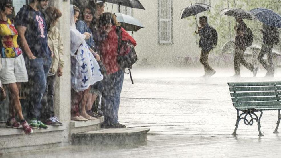 DİKKAT Meteoroloji bu bölgeleri işaret etti Kuvvetli sağanak, fırtına, toz taşınımı...