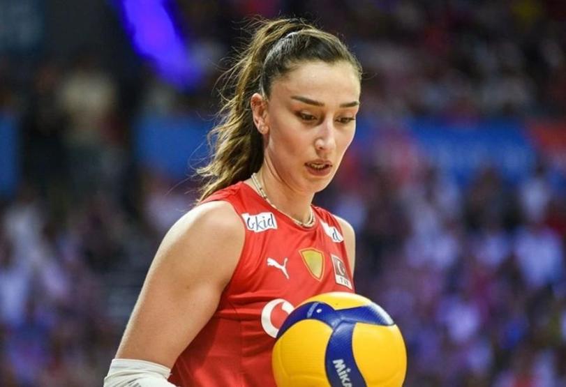 Hande Baladın imaj tazeledi Yeni saç rengine beğeni yağdı