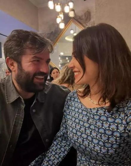 Ünlü oyuncu İpek Karapınar tatilde yönetmen sevgilisinin evlilik teklifini kabul etti