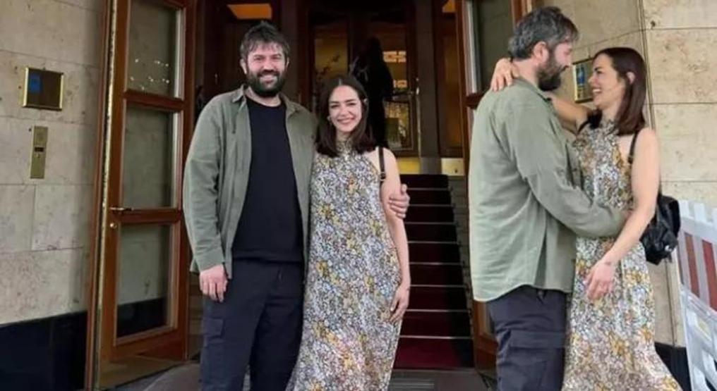 Ünlü oyuncu İpek Karapınar tatilde yönetmen sevgilisinin evlilik teklifini kabul etti