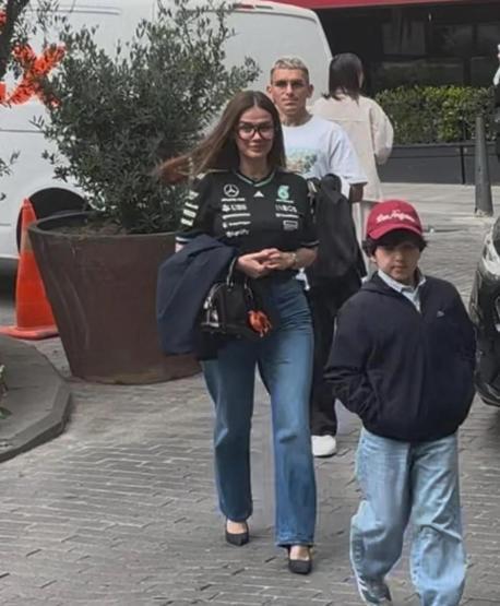 İŞ İLİŞKİSİ Mİ, AŞK MI Galatasarayın yıldızı Torreiranın yanındaki gizemli kadın bakın kim çıktı